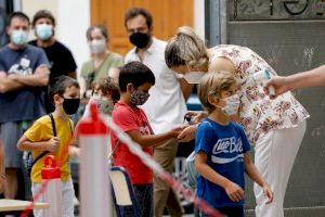 Les màscares continuaran sent obligatòries a les aules valencianes