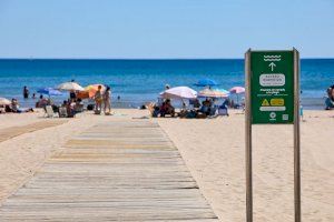 Gandia es converteix en l’única platja de la província de València que amplia els seus serveis d’arena fins a finals d’octubre
