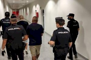 Cau un grup que usava perruques i altres complements per a robar en l'Aeroport d'Alacant-Elx