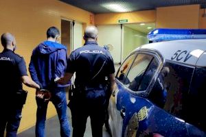 La Policía Nacional ha detenido al presunto autor de un robo con intimidación con arma blanca en un establecimiento cuando huía del lugar