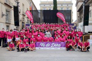 Las mujeres toman el centro de València para jugar a pilota