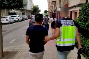 La Policia Nacional desarticula a Alacant una organització criminal que aplanava i ocupava d'habitatges per rellogar