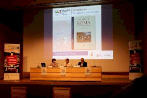 La Universitat Popular inaugura el curso con una conferencia impartida por la escritora Isabel Barceló