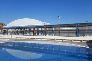 La piscina cubierta de Almussafes abre tras su remodelación con 629 inscripciones
