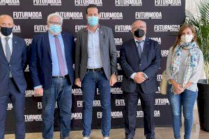 El alcalde Rubén Alfaro visita Futurmoda para apoyar a las empresas de Elda que participan en la feria de la industrial auxiliar del calzado 