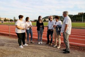 La Vall d’Uixó reabre la pista de atletismo tras la finalización de las obras y el cambio del tartán