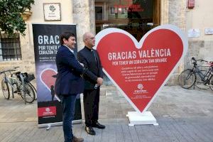 Cáritas llena València de corazones para dar las gracias en su 60 aniversario