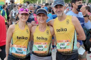 Algunos corredores del CA Safor Teika en el Medio Maratón de València.  