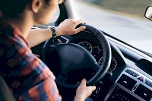 La taxa de mortalitat entre els conductors joves de la Comunitat Valenciana baixa un 50% en l'última dècada