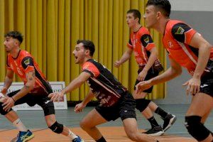 Victoria del Familycash Xàtiva voleibol masculino por 3-0 contra el CV Roquetes