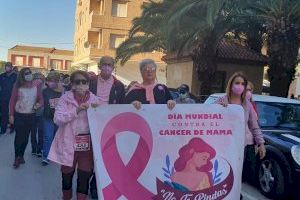 El color rosa inunda las calles de Redován con una marcha solidaria contra el cáncer de mama