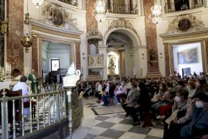 Sinarcas devuelve la visita de la Virgen de los Desamparados peregrinando a su Basílica en Valencia
