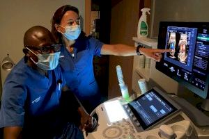 Vithas forma al ginecólogo camerunés Antoine Nono gracias al acuerdo de colaboración con la ONG Surg For All