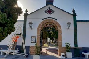 El Ayuntamiento de Calp pone a punto el cementerio municipal  para la festividad de Todos los Santos