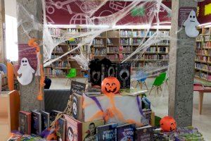La Biblioteca Municipal celebra Halloween con el cuentacuentos “La ruta dels monstres oblidats” y una exposición de libros terrorífica