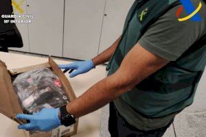 Se han intervenido 5.260 gramos de esa sustancia, tras la correspondiente inspección de un paquete procedente de Colombia 