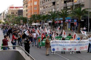 Milers de persones es manifesten a Alacant i València per la consolidació del personal interí i temporal