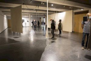 El Aula de Innovación Artística inaugura la exposición Trencar el silenci de Edu Comelles en el Paranimf