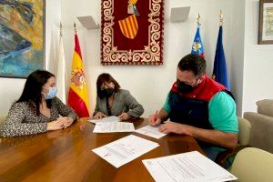 L’Ajuntament de Canals signa un conveni de col•laboració de 3.000 euros amb l’Associació de Venedors i Venedores del Mercat Municipal