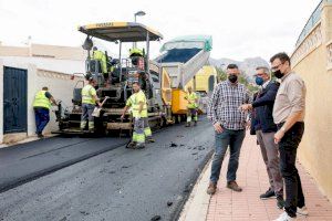 L’Alfàs inicia las obras de reasfaltado de las calles Fenoll y Manises