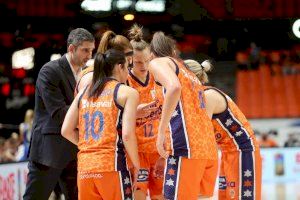Animación fallera con premio para los partidos femeninos de Valencia Basket