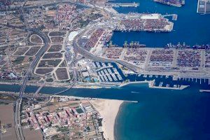 El temporal marítimo obliga a cerrar el puerto de Valencia