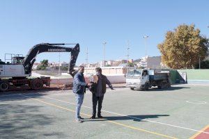 El poliesportiu municipal de Benicàssim incorpora una nova pista de pàdel