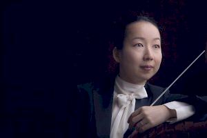 Nodoka Okisawa debuta con la Orquesta de València y Midori para dirigir el Concierto para Violín de Brahms