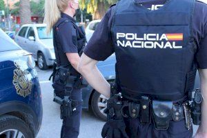 Un home apunyala diverses vegades el seu company de pis a València