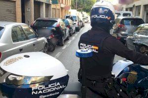 Brutal robo a una anciana en Alicante: un hombre casi la degüella para robarle un collar de oro