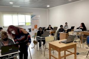 Participantes del Programa “Mass’Activa” de Massamagrell inician su andadura en redes sociales y nuevas tecnologías