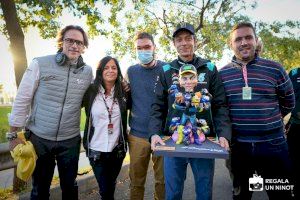 Valentino Rossi homenatjat amb un ninot en el comiat de MotoGP a València