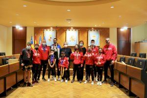 Joves campions nacionals de Kick-boxing del Club Kaizen visiten l'Ajuntament de Burriana