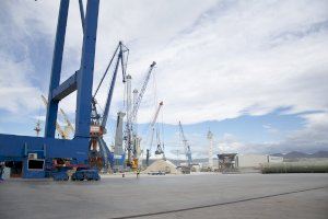 El Puerto de Castellón cierra el mejor mes de su historia en tráfico de granel sólido