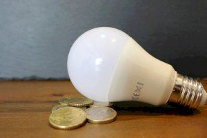 L'evolució de la factura de la llum al novembre se situa per sobre dels 100 euros, gairebé un 50% més que l'any passat