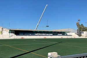 Esports inverteix 50.000 euros en la renovació de la coberta de la graderia del camp de futbol