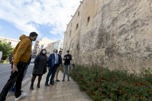 José Martí visita els treballs de recuperació de les pintures fingides de l'Arxiprestal de Vinaròs que la Diputació subvenciona amb 20.000 euros