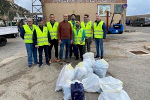 Se recogen más de 2000 kilos de residuos en la Jornada de limpieza de los fondos del puerto