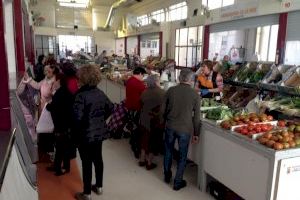 El Mercat Municipal d'Alcàsser sorteja xecs de compra entre la seua clientela