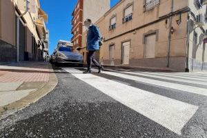 El Ayuntamiento de Elda finaliza la renovación del asfalto, el drenaje de aguas pluviales y la señalización de la calle Navarra y adyacentes