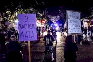 Marcha nocturna feminista en València para el 25N