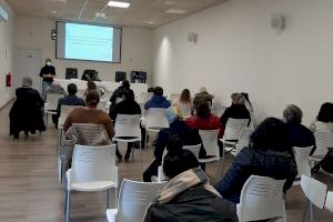 28 persones es formen en el taller de cures per a persones amb Alzheimer a Borriana