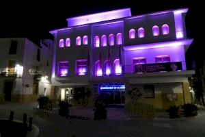 La Nucia s'il·lumina de violeta contra la “Violència de Gènere”