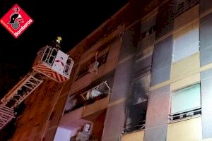 Tres ferits a l'incendi d'un habitatge a Novelda