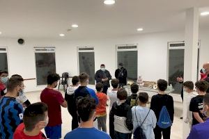 El club de Pilota Valenciana rep material esportiu amb motiu dels seu 30 aniversari