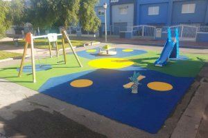 El Ayuntamiento de Moncofa mejora y moderniza los parques infantiles para hacerlos más divertidos y seguros