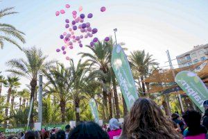Elche moviliza a más de tres mil personas en su marea rosa contra el cáncer de mama
