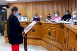 Mireia Parla toma posesión como nueva concejal del Gobierno de Buñol