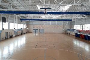 El pavimento de la pista del Pabellón Polideportivo de Almussafes será restaurado para dejarlo en óptimas condiciones