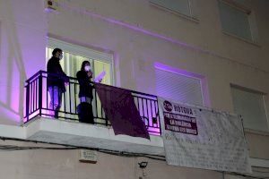 Ròtova torna a penjar la bandera violeta per commemorar el 25N
